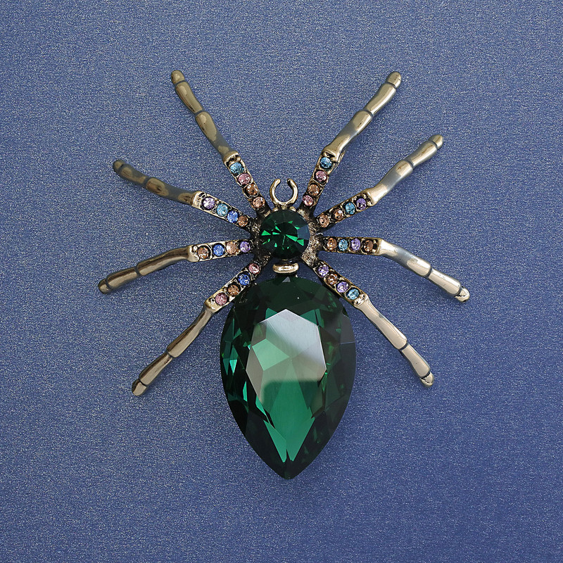 Broșă păianjen cu cristal verde, strasuri multicolore, 65 mm +/- metal auriu