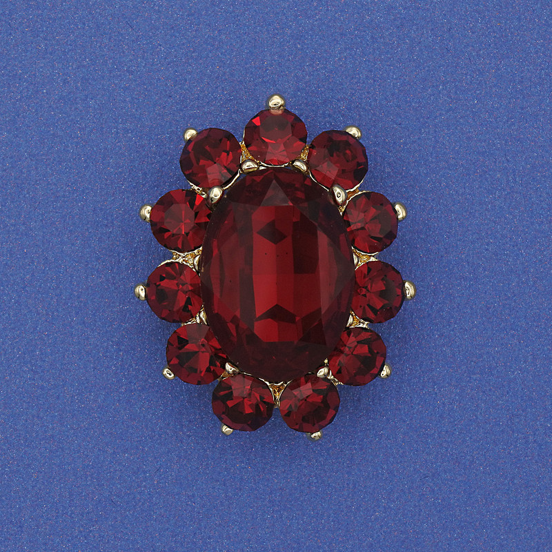 Broșă Accent, cristal roșu, strasuri, metal auriu, 30x24 mm+