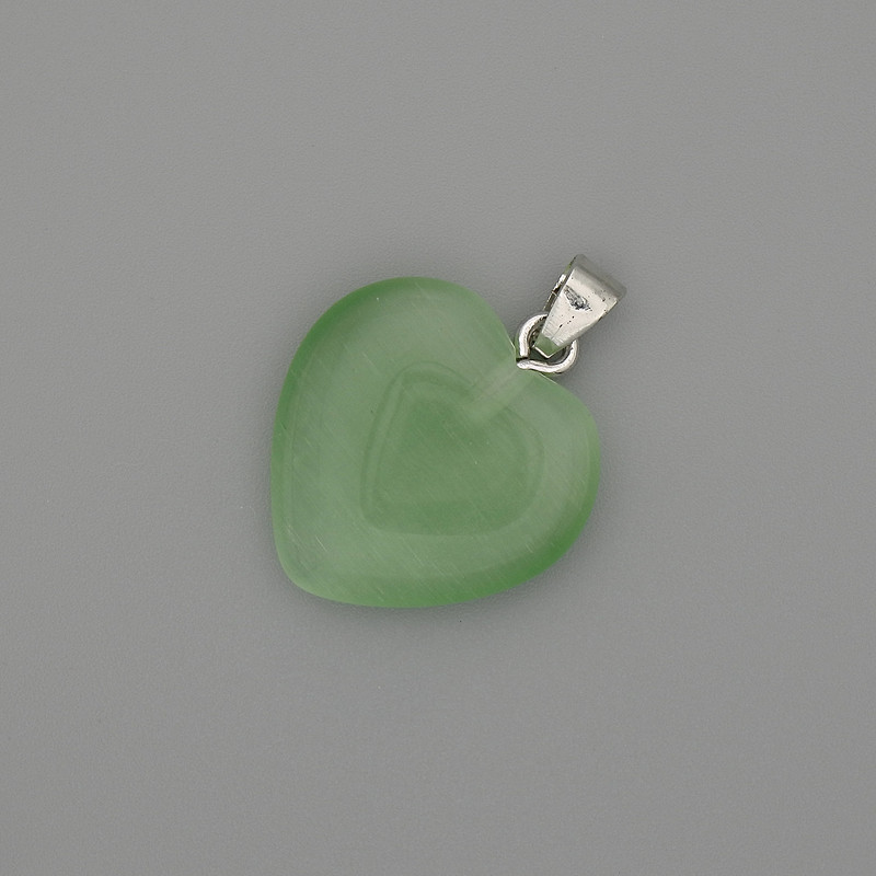 Pandantiv inimă verde deschis din ochi de pisică, metal argintiu, diametru 20×20 mm, lungime aproximativă 30 mm