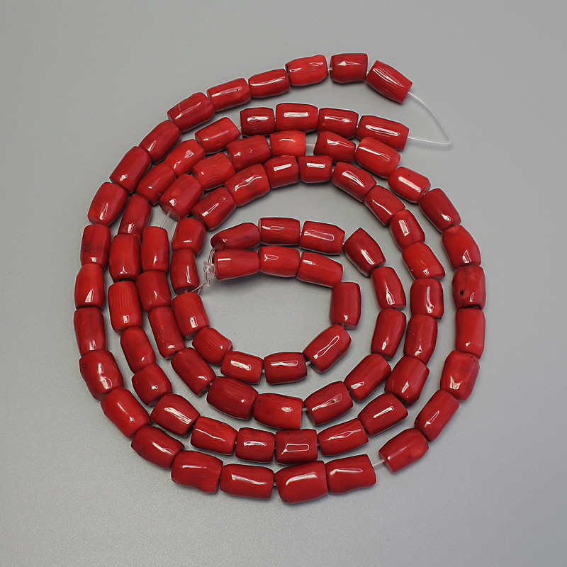 Mărgele din coral roșu, fațetate, diametrul 12–22×8–10 mm, pe fir, lungime aproximativă 120 cm