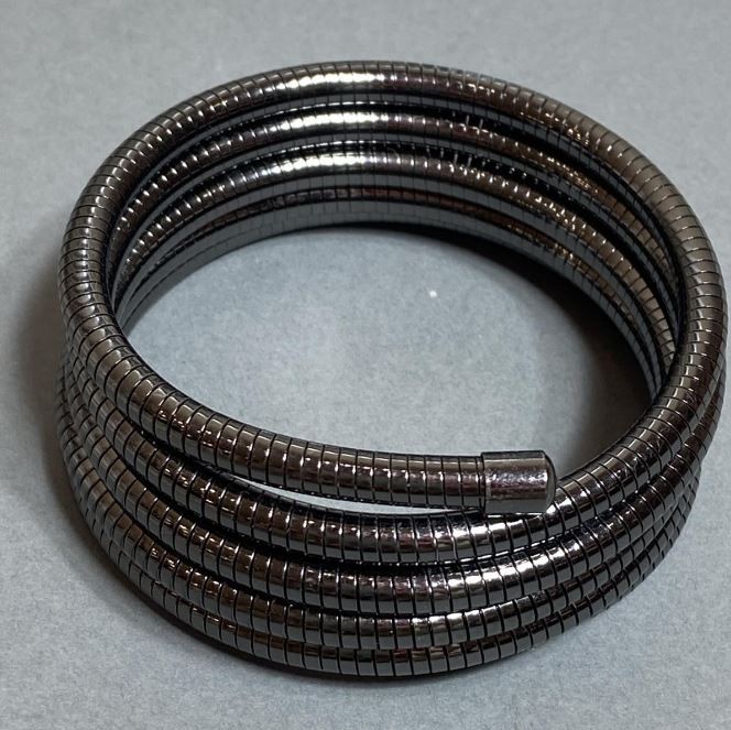 Brățară elastică gri, cu aspect metalic, diametrul de 68 mm+