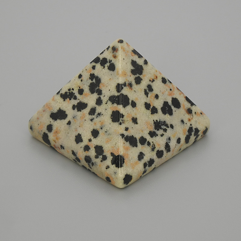 Piramidă suvenir din piatră naturală Jasper Dalmațian, dimensiuni 30x30 mm, lățime 25 mm