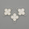 Conector «Trifoi» alb, metal argintiu, 20×14 mm, pachet de 3 buc.