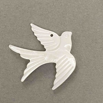 Pandantiv în formă de rândunică din sidef alb natural, 27×25×3 mm