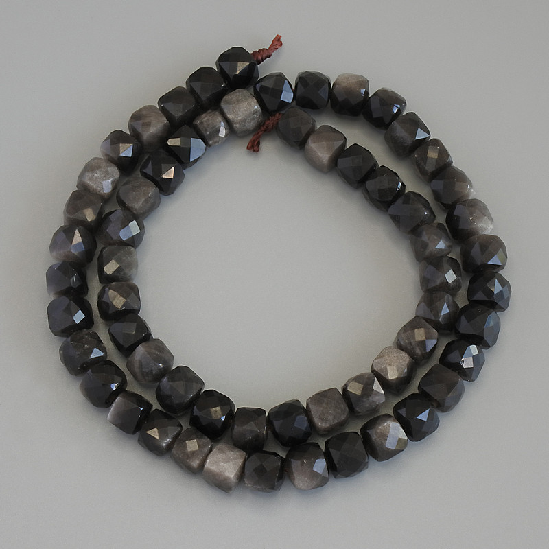 Mărgele din obsidian argintiu, cub facetat, diametrul 7×7 mm, pe șnur, lungime 40 cm+