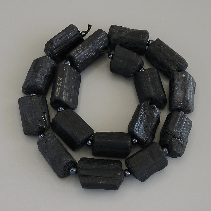 Mărgele Turmalin Sherl, piatră brută, diametrul 19–22×13–16 mm, mărgele de 4 mm, pe fir, lungime 39 cm+