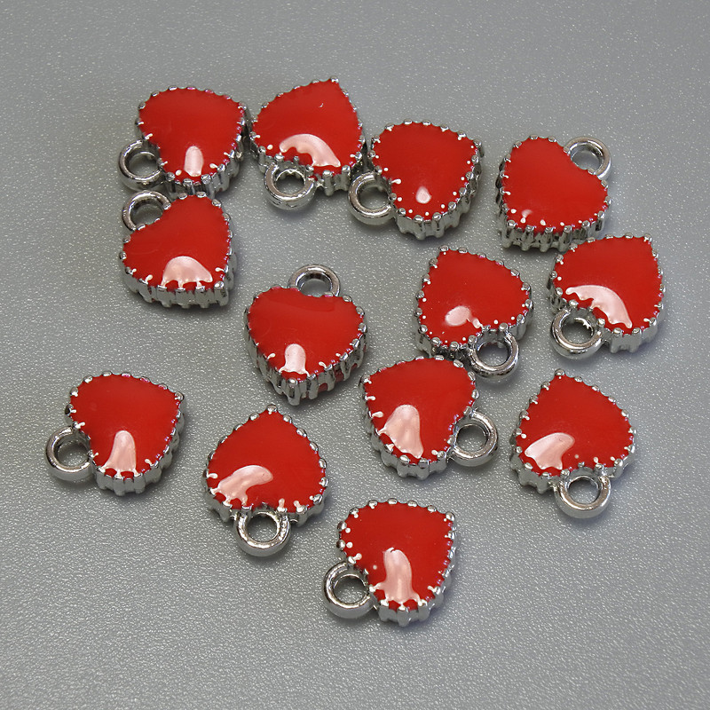 Pandantiv inimă email roșu, metal argintiu, diametru 7×8 mm, set de 13 bucăți