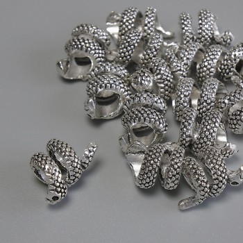 Inserție de mărgele „Șarpe” culoare argintie, diametrul 13×8 mm, diametrul orificiului ≈ 4,5 mm, ambalaj 20 g (~14 buc.)