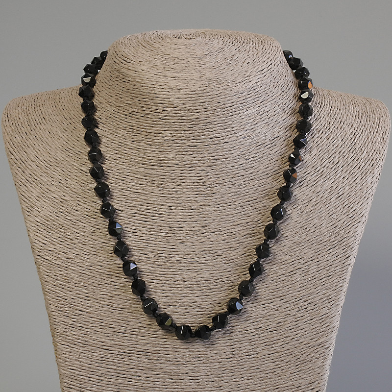 Colier din onix negru, mărgele multifațetate, diametrul aproximativ 8×7 mm, lungime 50 cm, cu închizătoare