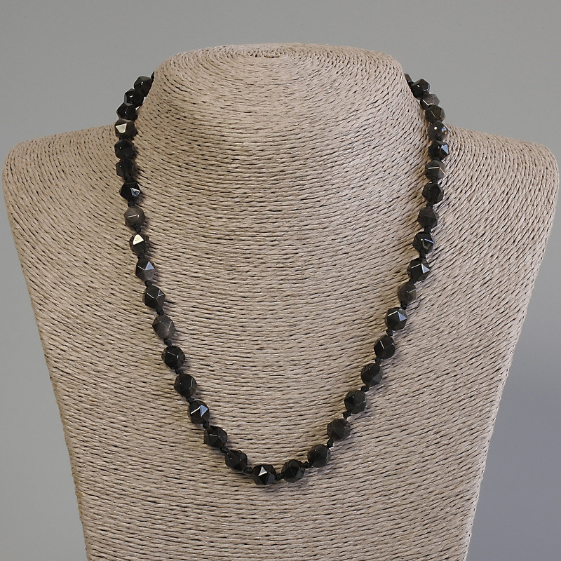 Colier din obsidian argintiu, mărgele multifacetate, diametrul 8×7 mm, lungime aproximativă 50 cm, cu închizătoare