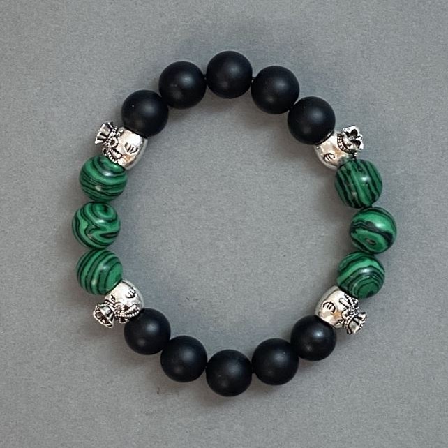 Brățară din malahit și șungit, bile netede, diametrul aproximativ de 10 mm, cu inserturi metalice, lungime aproximativă 18 mm, elastică
