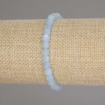 Brățară cu acvamarin facetat, în formă de cub, diametrul 5×5 mm, lungime 18 cm, bandă elastică