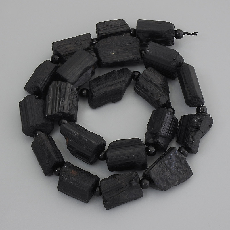 Mărgele Turmalin Sherl neprelucrate, diametrul 15-18×10-12 mm, mărgele 4-5 mm, pe șnur, lungime 41 cm