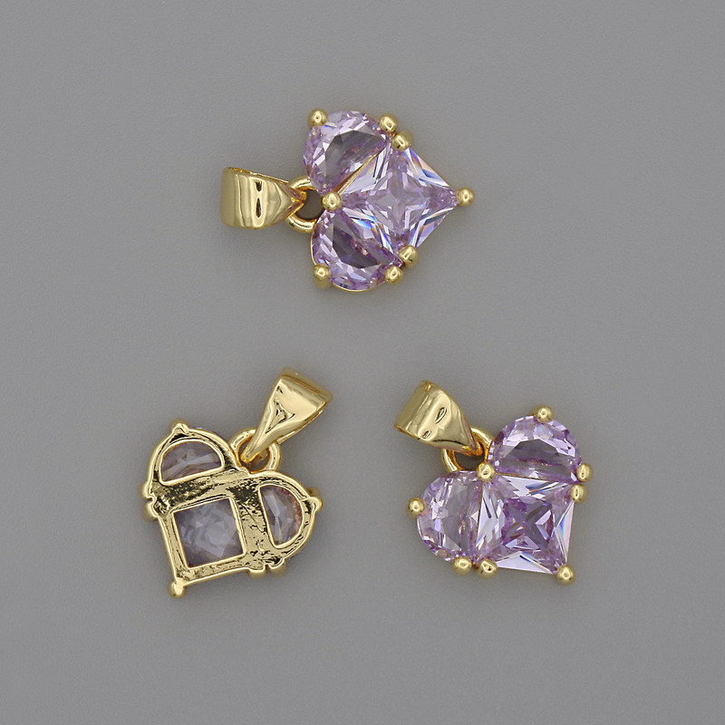 Pandantiv inimă cu cristale violete deschise 12×12 mm ±, lungime 17 mm ±, metal auriu