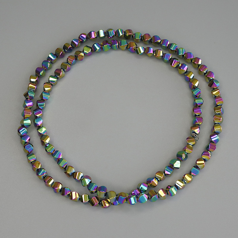 Mărgele de hematit curcubeu, formă romb, 4x4 mm, pe fir, lungime aproximativă 40 cm