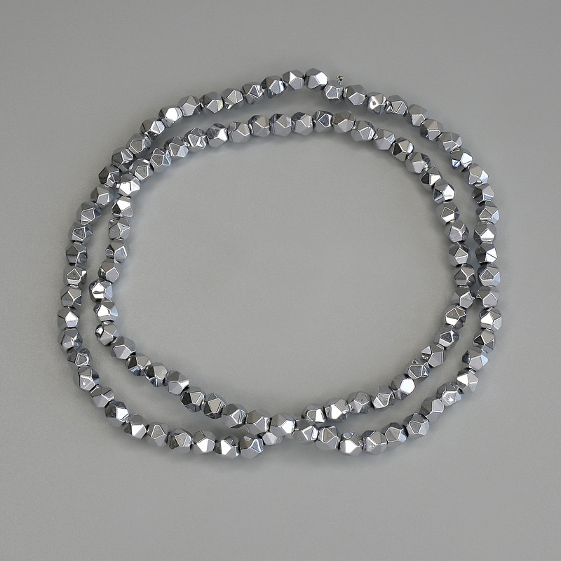 Mărgele hematit culoare argintie, forme multifacetate, diametrul 3,5x3,5 mm +/- pe sârmă, lungime 40 cm+