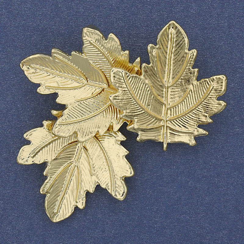 Broșă Frunză 48×44 mm, metal auriu