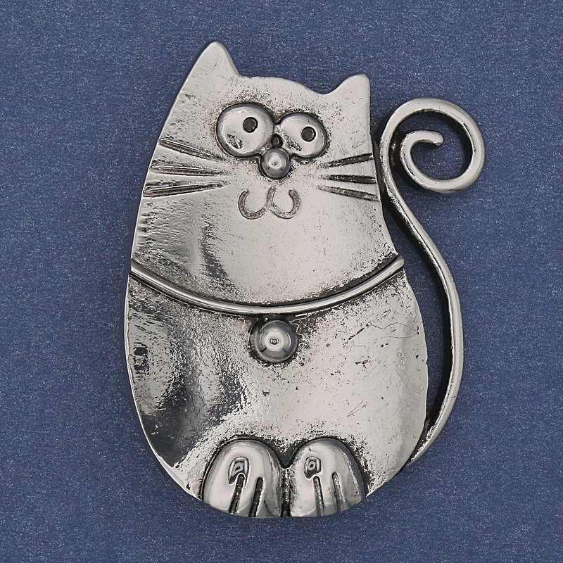 Broșă-pendativ „Pisică” din metal argintiu, 45x33 mm