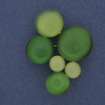 Broșă-pendant Accent cu piatră verde ochi de pisică, metal auriu 33x43mm+