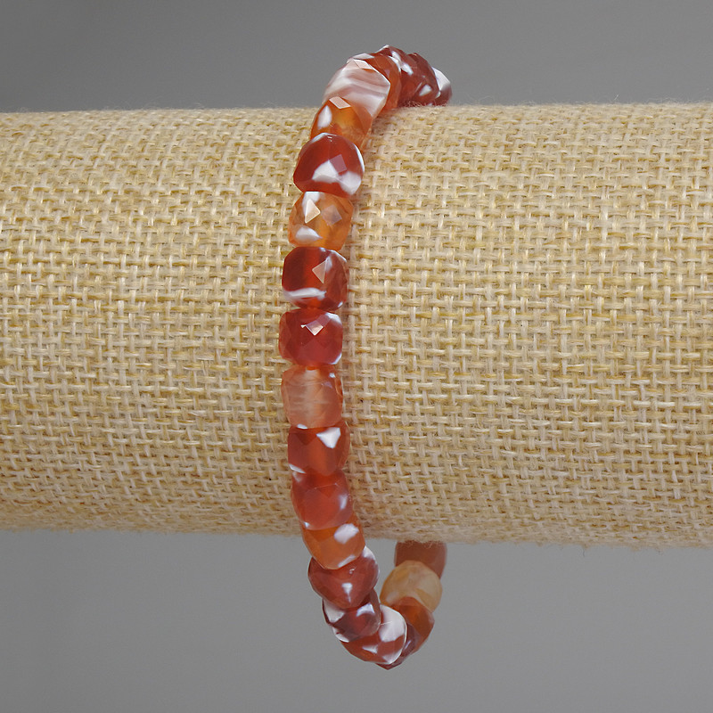 Brățară din agat tăiată în cuburi, diametru 7x7 mm, lungime 18 cm, elastic
