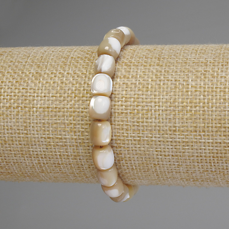 Brățară din sidef, în formă de baril, diametrul 8×7,5 mm, lungimea 18 cm, pe elastic