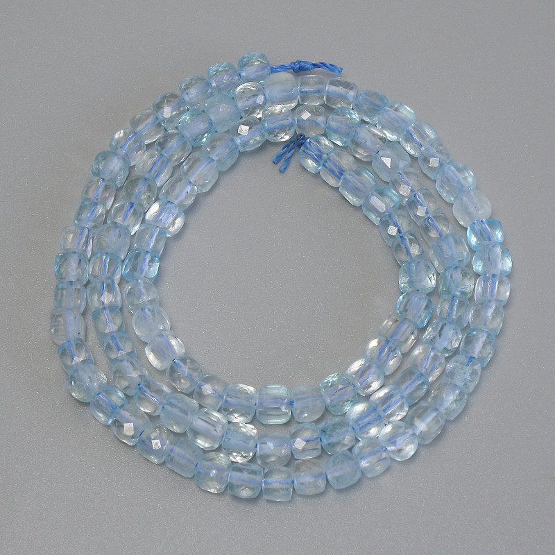 Mărgele de topaz facetate cubice, diametrul 4x4 mm, lungime 40 cm, pe fir