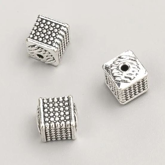 Furnitură mărgea insertă cub, diametrul 6,5×6 mm, fațetat, 20 g, 8 buc +/- culoare metalică 'argintiu'