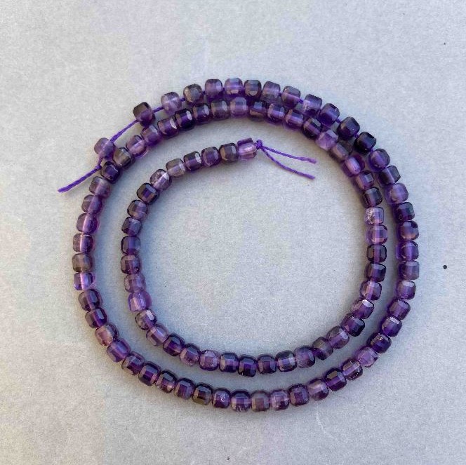 Mărgele din ametist, piatră naturală, cuburi facetate pe șnur, dimensiune 4x4 mm, lungime 38 cm