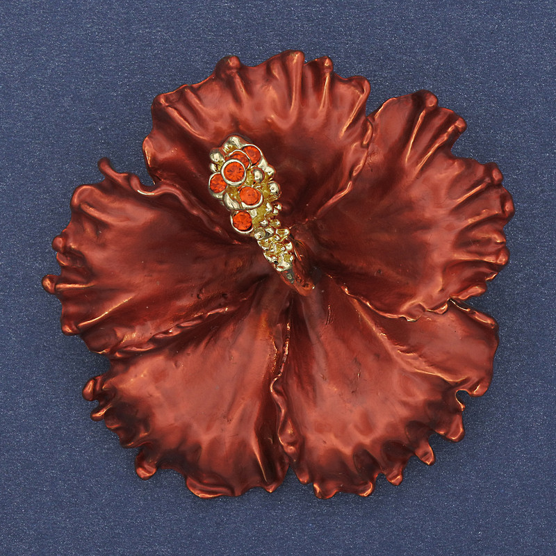 Broșă-pandantiv Floare de petunie roșie, email mat, strasuri roșii, metal auriu, 51×51 mm+