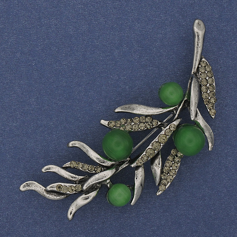 Broșă Crenguță cu ochi de pisică verde, cristale gri, 67×26 mm, metal argintiu