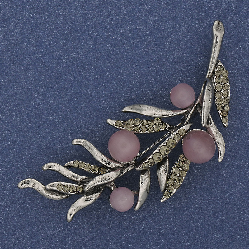 Broșă ramură cu ochi de pisică roz, strasuri gri, 67×26 mm, metal argintiu