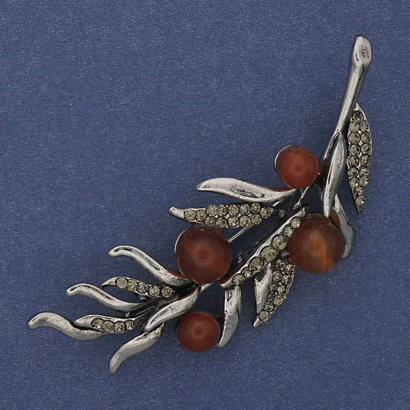 Broșă ramură de carneol, cristale gri, 67×26 mm, metal argintiu