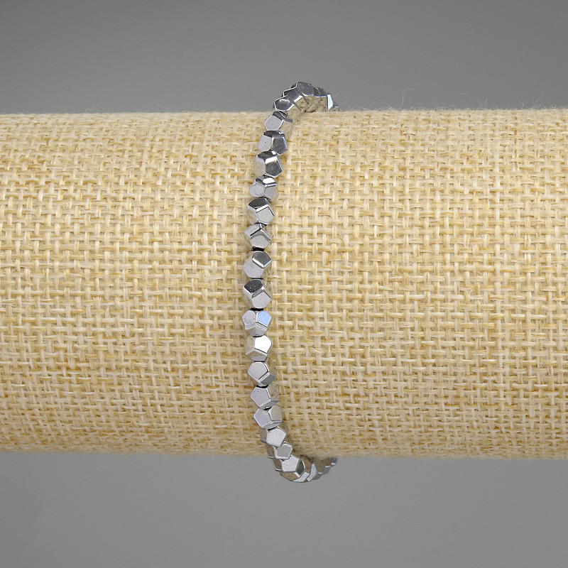 Brățară din hematit argintiu, mărgele 4x4 mm, lungime aproximativă 18 cm, pe elastic