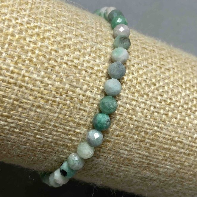 Brățară din smarald, bile facetate de 5 mm, lungime 18 cm, elastică
