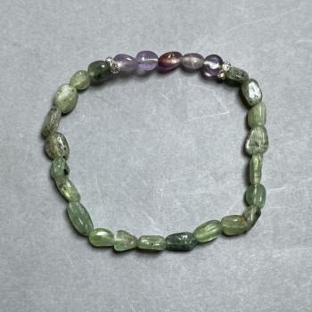 Brățară din prenit și ametist – cabochon rotunjit 8–9×6–6,5 mm, 5 mm ±; ametist cabochon 8×6 mm ±, lungime 18 cm, bază elastică