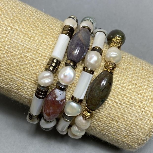 Set de brățări cu perle 7-9×7-8 mm, granule de jasper 20×10 mm ±, hematit rondel 6×mm ±, cilindru de sidef 13×6 mm ±, lungime 18 cm, pe elastic