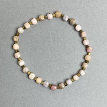 Brățară elastică din opal roz și hematit, cuburi tăiate de 5x5 mm și hematit cub de 2x2 mm, lungime 18 cm