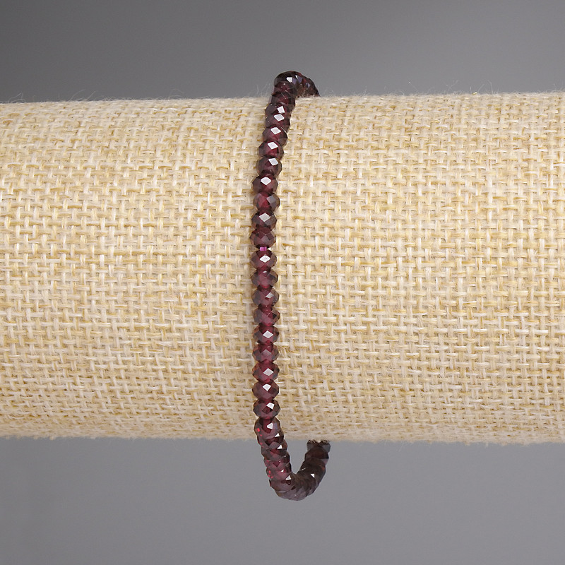 Brățară cu granat tăiat în rondelle, 4×2,5 mm, lungime 18 cm, elastic