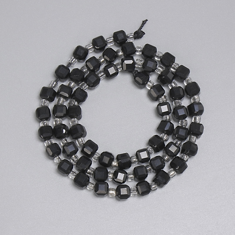 Mărgele din turmalină neagră, tăiate cuburi 5×5 mm, cu mărgele de 3 mm, lungime aproximativă 38 cm, pe șnur