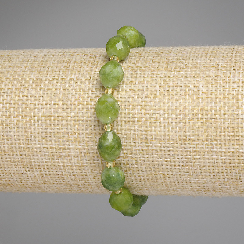 Brățară din jadit cu granule tăiate, diametrul 10×8 mm, mărgele 3 mm, lungime 18 cm, pe elastic