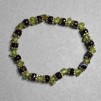 Brățară din crizolit mărunțișuri, 5-6×4 mm, cu mărgele de agat facetate de 6 mm, cu inserții, lungime 18 cm, pe elastic