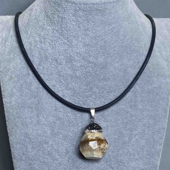 Pandantiv din jasper 40×22 mm (±) pe șnur de cauciuc, lungime 60 cm, cu lanț extensor de 5 cm