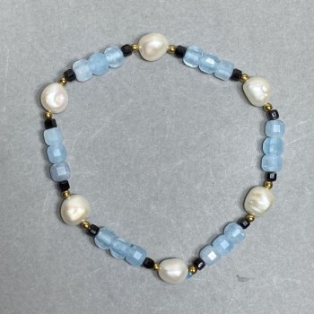 Brățară din acvamarin cu cub facetat, diametrul 5 mm, perle de râu 8–8,5 mm, lungime 18 cm, elastic