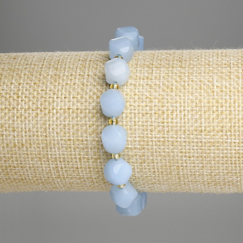 Brățară din acvamarin facetat în formă de rombi, diametrul 10×9 mm, cu mărgele de 3 mm, lungime 18 cm, pe elastic