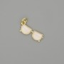 Pandantiv în formă de ochelari, sidef auriu, din metal, cu strasuri albe, diametru 19x6 mm