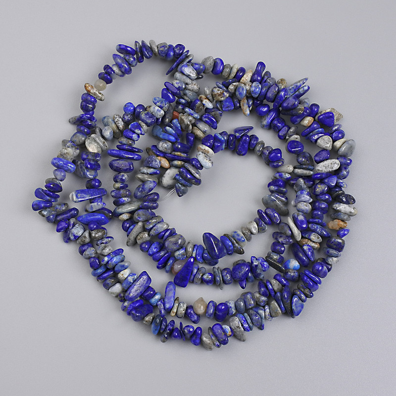 Mărgele din sodalit, fragmente, diametrul 6-10×2-3 mm, lungime 78 cm, pe fir