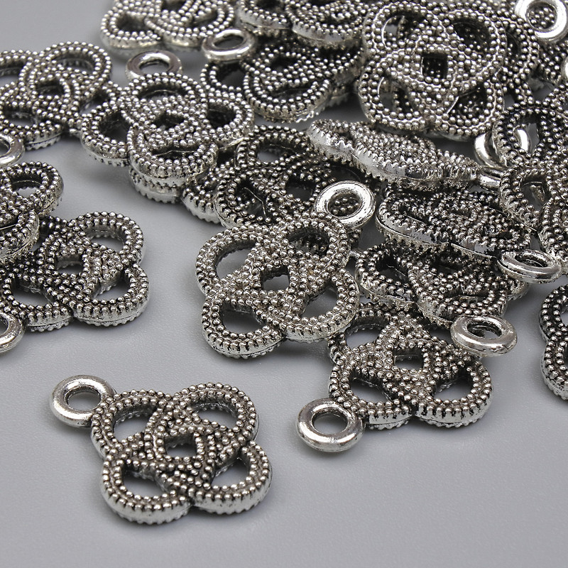 Pandantiv cu nod Celtic, culoare metal argintiu, diametrul 17x13 mm, ambalaj 20 g (~23 buc.)