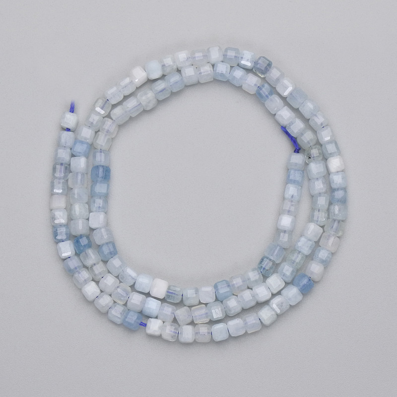 Mărgele acvamarin, cuburi facetate, diametru 3×3 mm, pe șnur, lungime 39 cm+