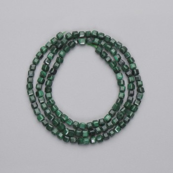 Mărgele de malahit tăiate sub formă de cub, diametrul 3x3 mm ±, pe șnur, lungime 39 cm+