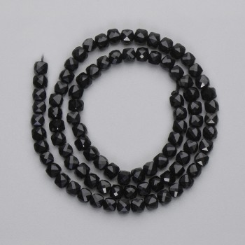 Mărgele din turmalină, cuburi tăiate, diametru 4x4 mm, pe șnur, lungime 37 cm+